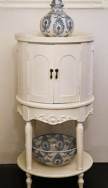 classic French style console table with a Chinese ginger vase and bowl