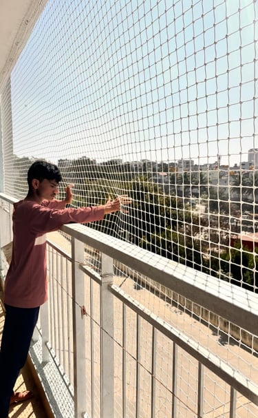 Staircase safety net installed in a residential building, ensuring protection without obstructing th