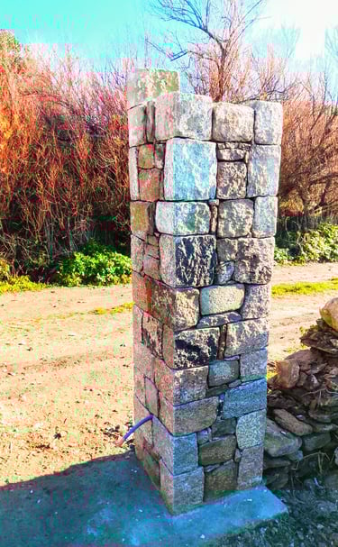 pilier pierre sèche