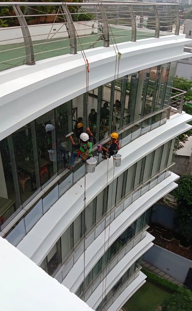 Pembersihan kaca Gedung 