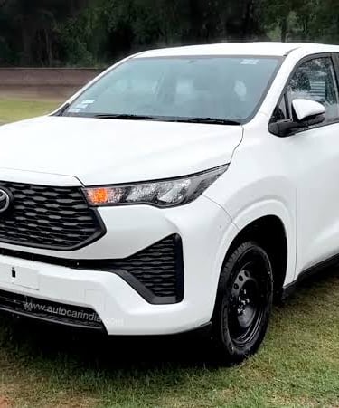 Innova Crysta Rental in Chennai – Spacious 5+1 Seater for Local and Outstation Trips