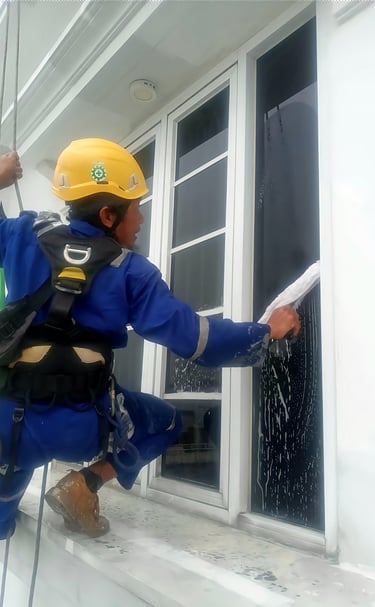 Jasa Pembersihan Kaca Rumah