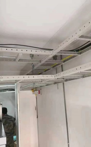 escalera de cable en el techo