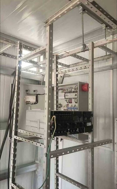 escalera de cable con sala de máquinas