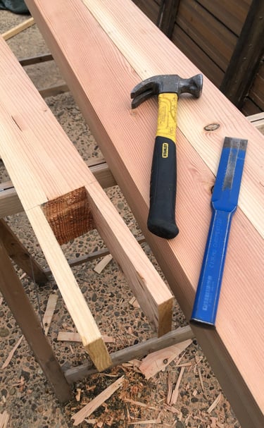 Assemblage par enfourchement sur poteau en Douglas pour la conception de pergolas