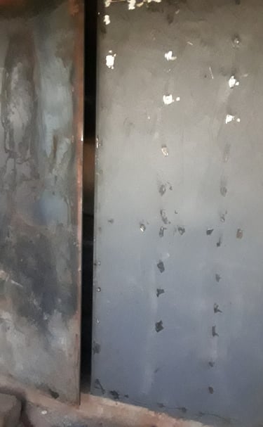 une porte métallique confectionné