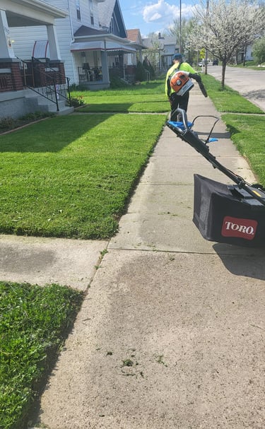 Grass cutting service Fairfield Ohio residential lawn