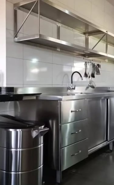 Pia, Prateleira e Lixeira em INOX