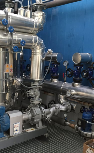Sala de maquinas de aceite térmico a 300ºC en industria conservera