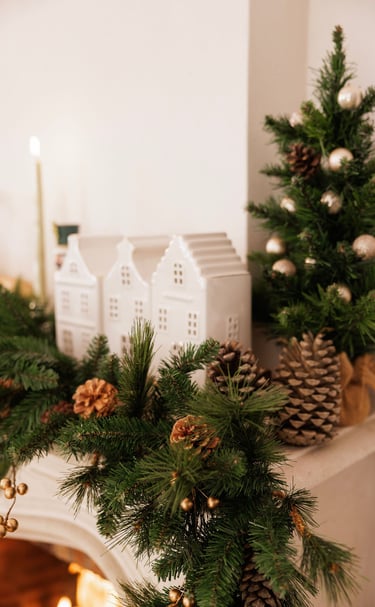 décoration de noel petites maisons blanches et sapin