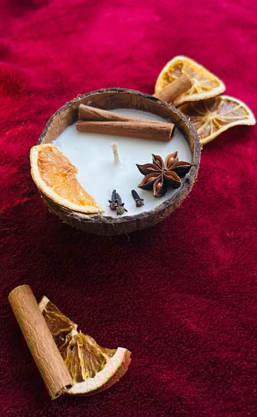 Rankų darbo žvakė kokose