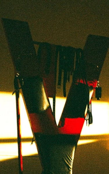 Cruz de madera en fiesta sensual en Quintero