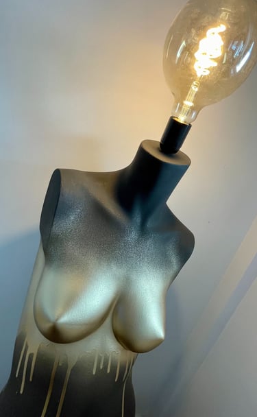 Retro hand-painted manequin lamp