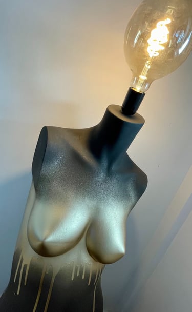 Retro hand-painted manequin lamp