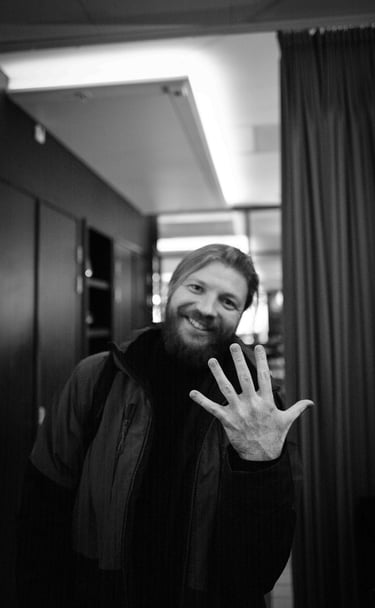 Pianist Denis Kozhukhin backstage in TivoliVredenbrug Utrecht photo by Peter Tra