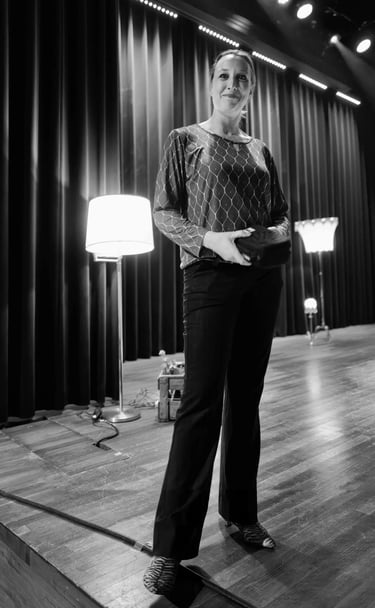 Violinist Maria Paula Majoor backstage in TivoliVredenbrug Utrecht photo by Peter Tra