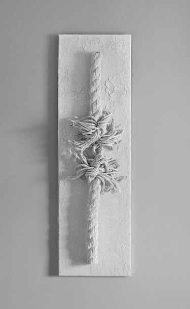 a cut rope on crackle paste base