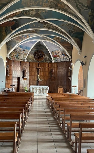 intérieur de l'église de saint clément dan les Landes