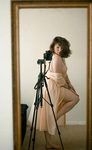 photo boudoir, femme autoportrait sur miroir