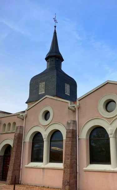 extérieur de l'église de saint clément dan les Landes