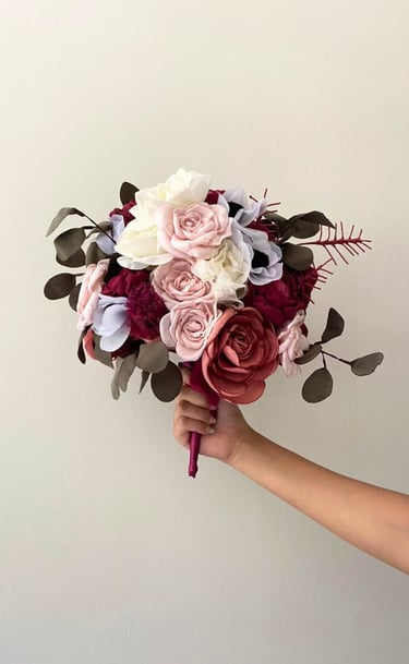 amo de novia elegante clásico con rosas