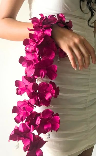 ramo de novia elegante minimalista con pocas flores