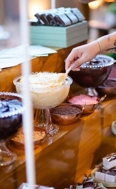 Larissa Bachega: carrinho Gourmet de brigadeiros de colher, ótimo para eventos corporativos