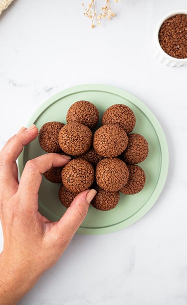 Larissa Bachega: brigadeiros gourmet ao leite
