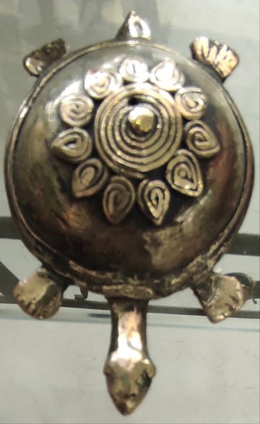  "Artisan-made brass turtle with engraved patterns on back – handmade home accen-Qualified for export"t