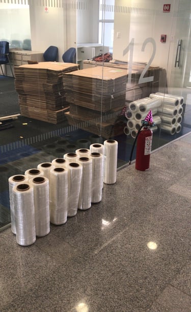 Material de empaque profesional con playo y cajas reforzadas para mudanzas de oficinas en las Lomas.