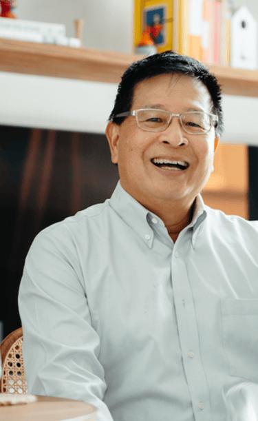 I’m Oliver, a dedicated counsellor and therapist with expertise in psychological first aid, suicide 