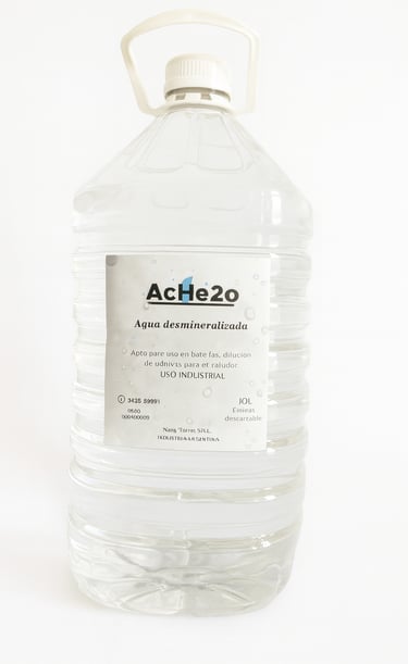Botella de agua demineralizada por 10 litros descartable