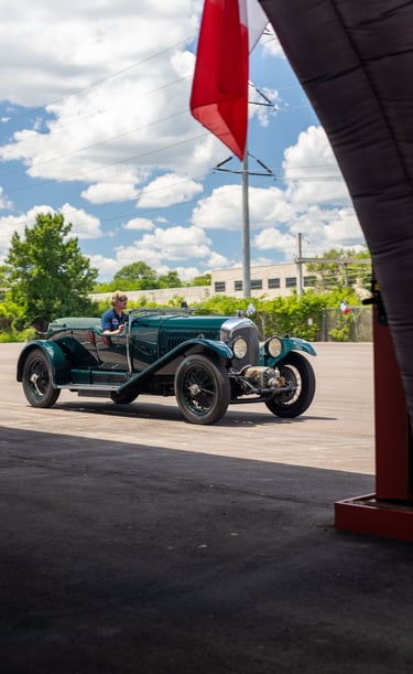 An old Bentley 3-liter racing.