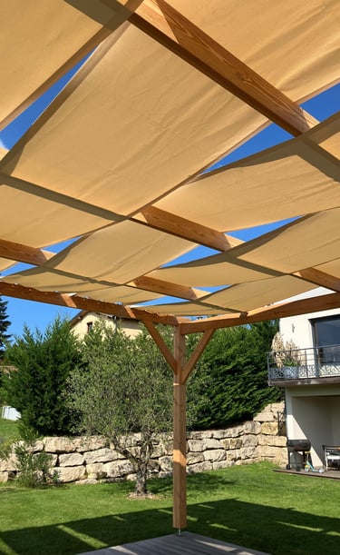pergola bois avec voile ombrage