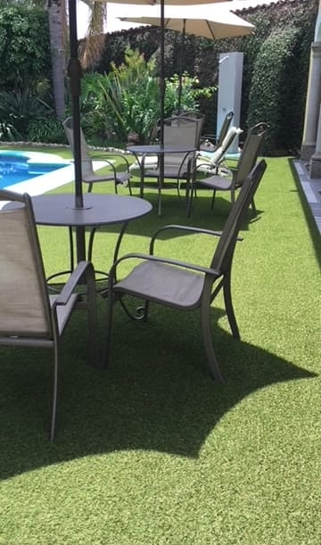 Pasto Sintético de alta calidad para jardines exteriores en Guadalajara