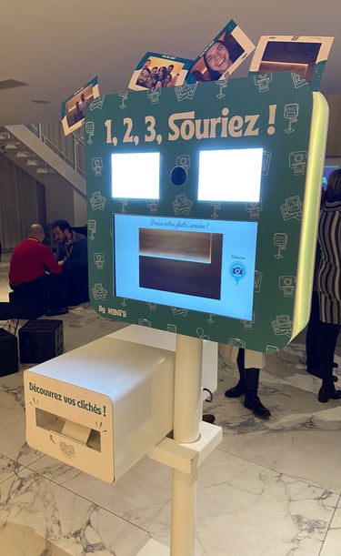 Photobooth personnalisé. Souriez et Découvrez vos clichés