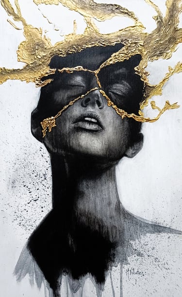 Retrato artístico mujer con grietas de pan de oro estilo kintsugi