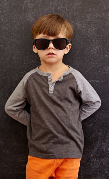Rongzhiyue: Boy in casual outfit