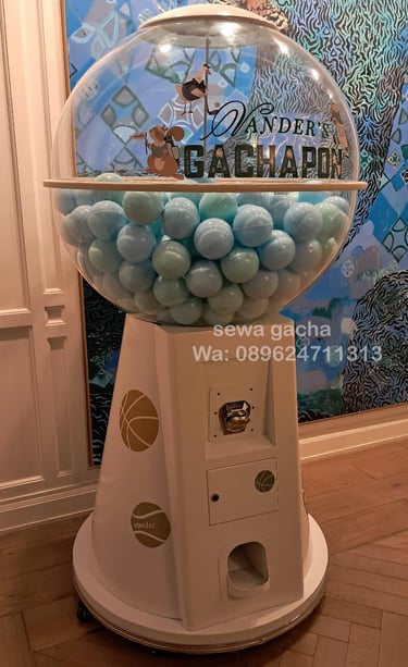 sewa mesin gachapon putih Jumbo di Acara Birthday party