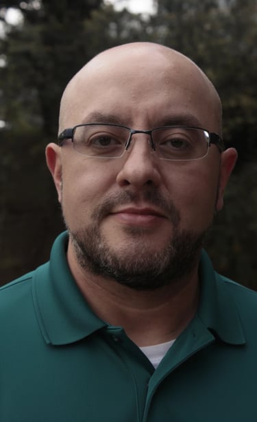 Roberto, helps travellers and professionals overcome their fear and speak Spanish with confidence.