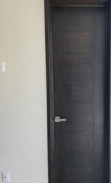puerta de madera fraccionamiento