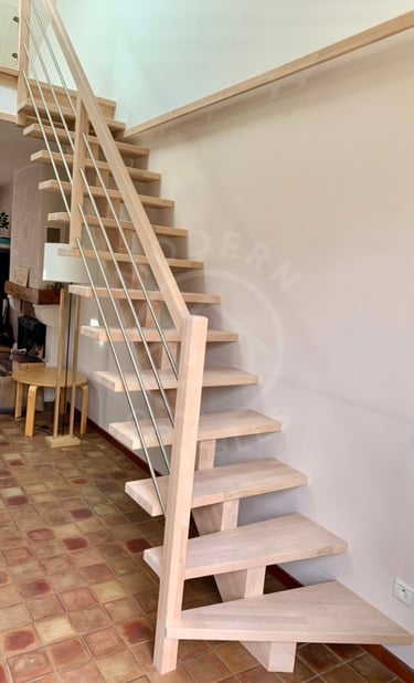 Escalier droit sur limon central en bois 