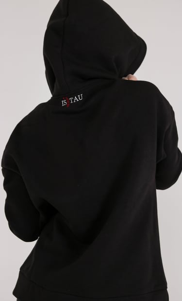 Džemperis su individualiu siuvinėjimu