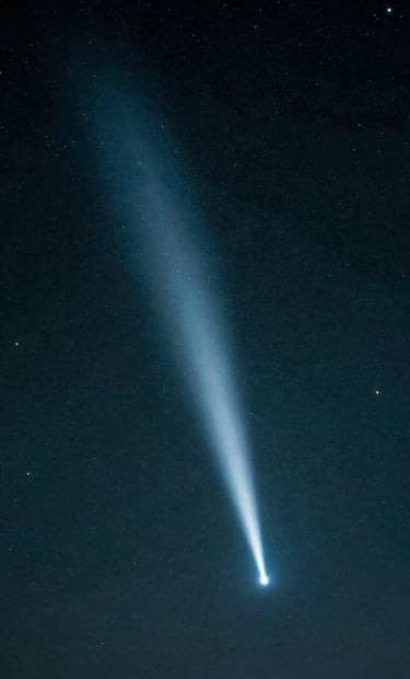 A high-contrast night sky photograph of a comet with a brilliant tail, referencing the iconic 1986 Halley's comet shot, with Deep Teal and Pearl White celestial tones.