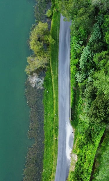 Mapeamento e modelagem 3D com drones, ortofotos, curvas de nível e análises geoespaciais.