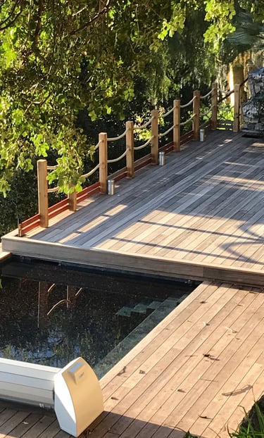 Aménagement extérieur, terrasse et piscine réalisés par EGPR 83 à Hyères