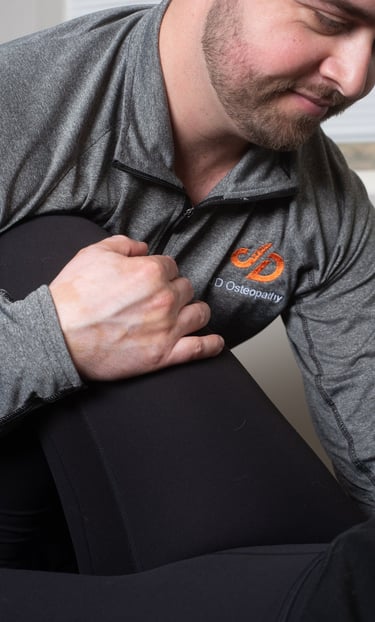 JD Osteopathy Treating hip and back pain using a leg