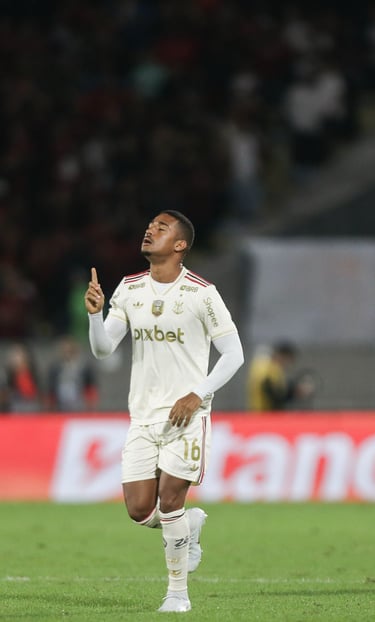 Samu Lino em sua estreia pelo Flamengo.