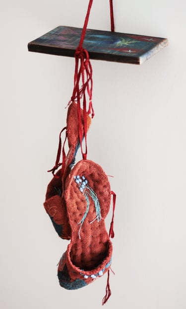 karine-nguyen-van-tham-la nonne de tous les chemins, chaussures brodées