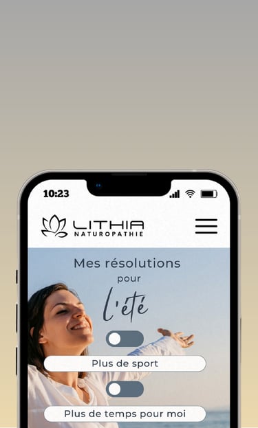 Site mobile d'une naturopathe qui propose des résolutions estivales et conseils de bien-être.